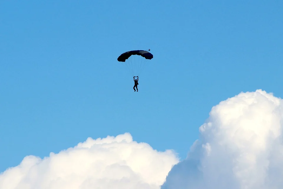 Jak przygotować się do oddania skoku ze spadochronem